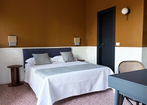Classic Double or Twin Room | Desk, blackout drapes, free WiFi - La Nona Casa - Napoli (Napoli)