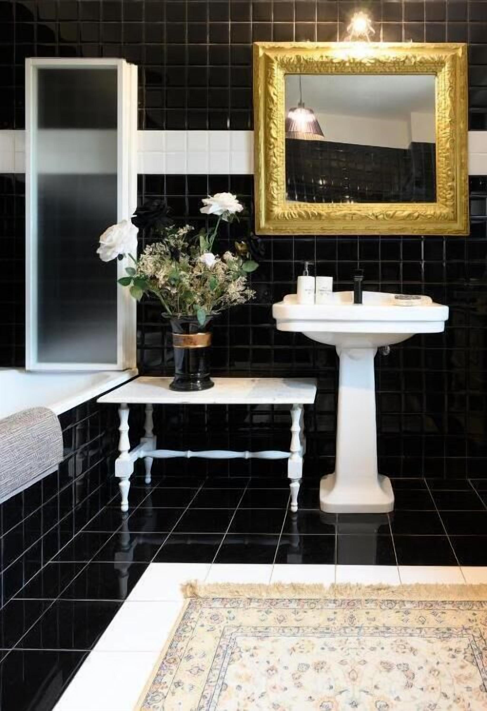 Doppia Deluxe, vista collina | Bagno | Set di cortesia gratuito, asciugacapelli, pantofole, asciugamani