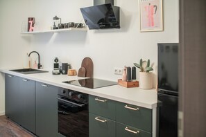 Mikrowelle, Ofen, Herdplatte, Geschirrspüler