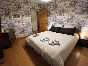 5 Schlafzimmer, Bügeleisen/Bügelbrett, Internetzugang, Bettwäsche