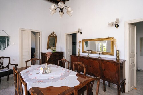Kypseli House - Quiet Garden Home for Families & Groups, steps from Apollonia