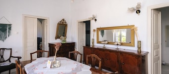 Kypseli House - Quiet Garden Home for Families & Groups, steps from Apollonia