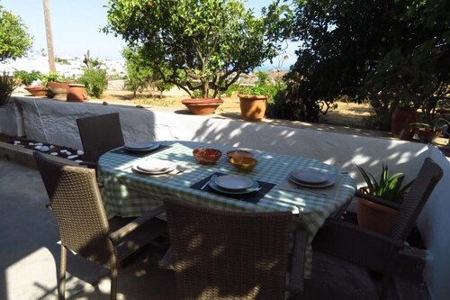Kypseli House - Quiet Garden Home for Families & Groups, steps from Apollonia