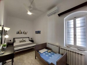 Strykjärn/strykbräda, wi-fi och sängkläder