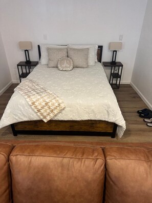 1 slaapkamer, een strijkplank/strijkijzer, gratis wifi, beddengoed
