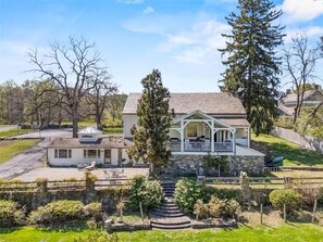 Exterior - Entire 4-bedroom vacation lodge in Mountanville, New York. (New Windsor)