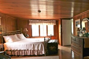 4 bedrooms, WiFi, bed sheets - Entire 4-bedroom vacation lodge in Mountanville, New York. (New Windsor)