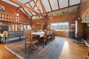 Dining - Entire 4-bedroom vacation lodge in Mountanville, New York. (New Windsor)