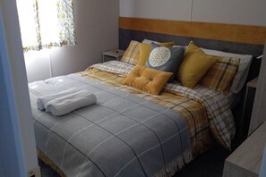 3 室のベッドルーム、アイロン / アイロン台、WiFi (無料)、ベッドシーツ