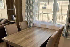 Dining - Static Caravan Mallard Rise 22 Hoburne Devon Bay (Paignton)