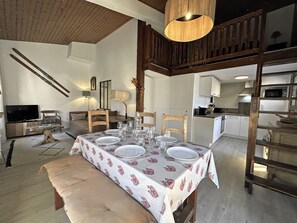 TV - NEW RENTAL: Escale Blanche 1 – Apartment with mezzanine, village center, close to the slopes. (La Clusaz)