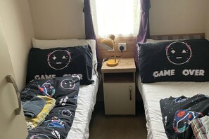 3 bedrooms, iron/ironing board, free WiFi, bed sheets - Chaffinch Way 18 Static Caravan Hoburne Devon Bay (Paignton)