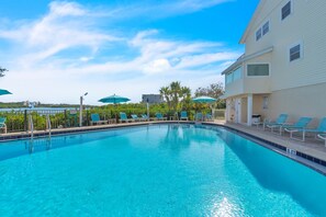 A heated pool - 🏖️Quick Walk to Beach🌴Bayview Shores🐬Shared Pool🌞Great Location (Indian Shores)