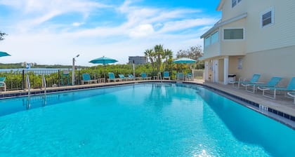 🏖️Quick Walk to Beach🌴Bayview Villa 121🐬Shared Pool🌞Great Location