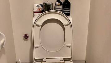 Handdukar, tvål och toalettpapper