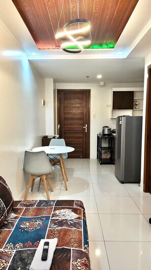 Interior - Sophisticated 1BR Unit w/ Panoramic Horizon View (Cebu City)