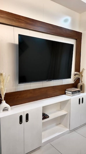 Interior - Sophisticated 1BR Unit w/ Panoramic Horizon View (Cebu City)