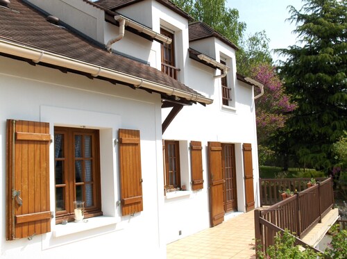 Peaceful 3-bedroom house in Vulaines-sur-Seine perfect for a country getaway.