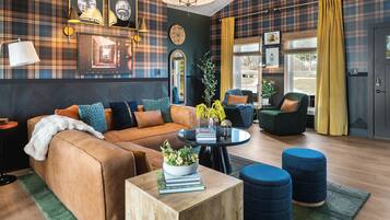 Smart-TV, Kamin, Arbeitsbereiche