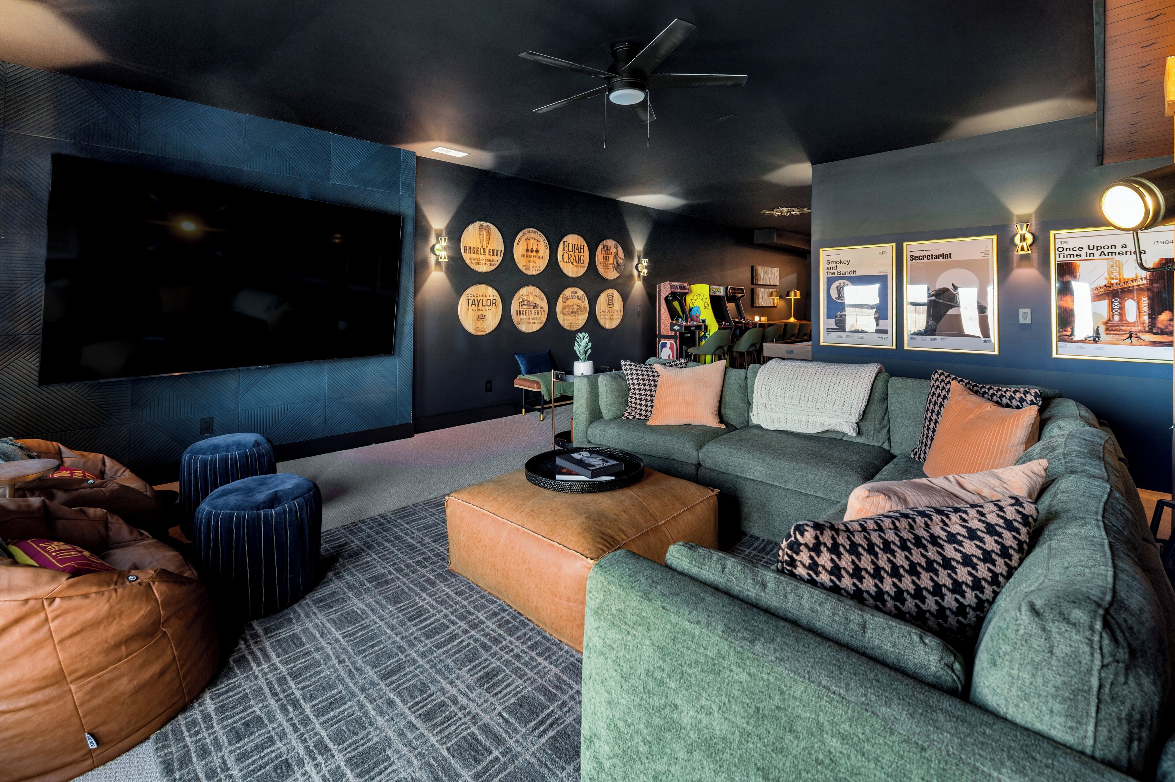 TV connectée, cheminée, espaces bureaux