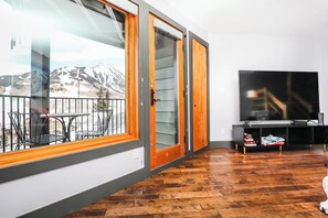 Interior - Free Shuttle, Garage, Shared Hot Tub! Family Friendly! (Mt. Crested Butte)