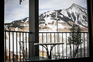 Outdoor dining - Free Shuttle, Garage, Shared Hot Tub! Family Friendly! (Mt. Crested Butte)