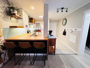 Fridge, microwave, oven, stovetop - NEW-Island Pearl! Direct walk to the beach (Hilton Head Island)