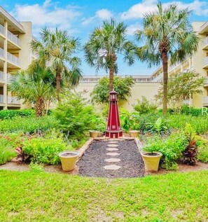 Property grounds - NEW-Island Pearl! Direct walk to the beach (Hilton Head Island)