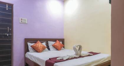 Amrapali Hotel