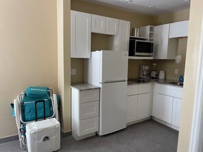 Private kitchen - Quaint Studio Just a 10 Minutes Walk to Grace bay Beach! (Leeward)