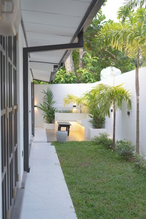 Terrace/patio - 3BR A/C Villa Near Mirissa Beach - Cinnamon Wave (Thalaramba)