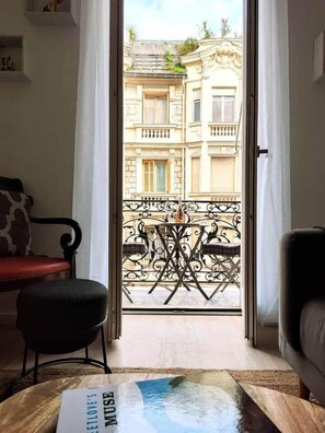 Interior - Carré D'Or, 2 bedrooms, 4 people, Beach: 1 min, AC (Nice)