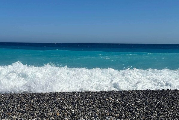 Beach towels - Large studio,2-4 P, AC, 2 min to (Nice)