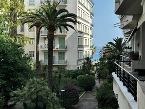 Property grounds - Large studio,2-4 P, AC,  2 min to (Nice)