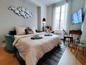 1 habitación, tabla de planchar con plancha, wifi y ropa de cama 