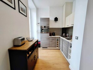 Fridge, microwave, oven, stovetop - Port Lympia Nice, 2-4 people, AC, close to the beach (Nice)