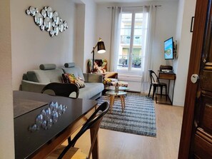 TV - Port Lympia Nice, 2-4 people, AC, close to the beach (Nice)