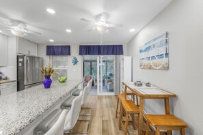 Dining - Centrally located townhouse w/ heated pool & spa (Marco Island)