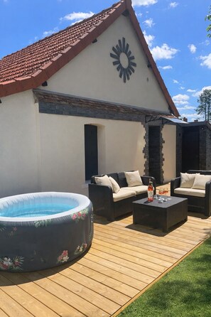 Terrace/patio - La Demeure du Faon 4/6 guest cottage jacuzzi swimming pool the heart of Sologne (Chaon)