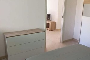 1 bedroom, iron/ironing board, free WiFi, bed sheets - Cozy ground-floor mini apartment a few meters from Rimini's dockyard (Rimini)