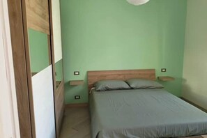 1 chambre, fer et planche à repasser, Wi-Fi gratuit, draps fournis