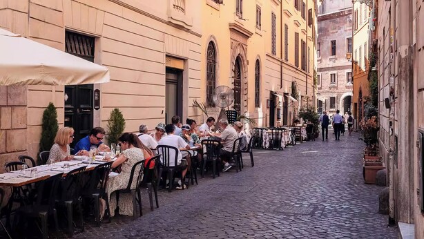 Outdoor dining - Navona Boutique House (Rome)