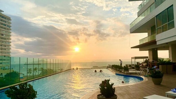 Outdoor pool - Grand Marina Oceanview Apartments by Xarm Apartments (Santa Marta)