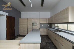 Villa superior, 5 habitaciones, vistas a la piscina, planta ejecutiva | Cocina privada