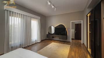 Superior Villa, 5 Bedrooms, Pool View, Executive Level | Egyptian cotton sheets, premium bedding, blackout drapes