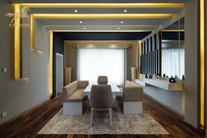 Superior Villa, 5 Bedrooms, Pool View, Executive Level | Dining - Alsawah - Alsawah Palace (Sheikh Zayed City)