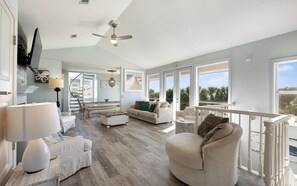 Smart TV, fireplace - Crow's Nest at Blue Mountain Beach - Ocean View - Private Beach Access (Santa Rosa Beach)