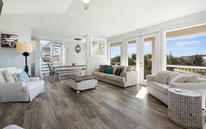 Smart TV, fireplace - Crow's Nest at Blue Mountain Beach - Ocean View - Private Beach Access (Santa Rosa Beach)