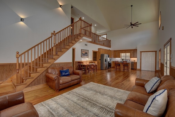 TV - Beautiful 3/3 Barndominium at Hawks Creek Farm (Gainesville)