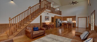 Beautiful 3/3 Barndominium at Hawks Creek Farm